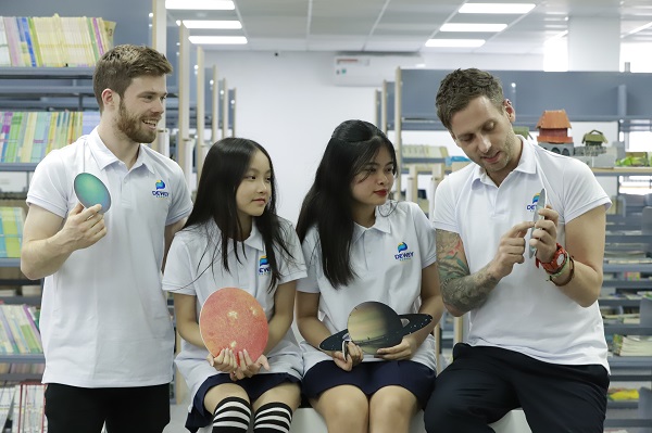 chương trình học THCS tại Dewey Schools